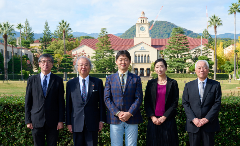 会議室での座談会の様子